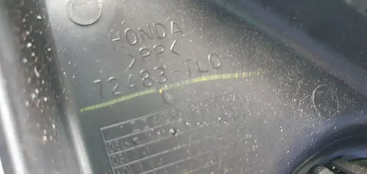 Honda Accord (2008 - 2016) Накладка стекла передней двери — фото 8