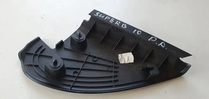 Skoda Superb B6 (3T) (2008 - 2015) Накладка стекла передней двери — фото 6