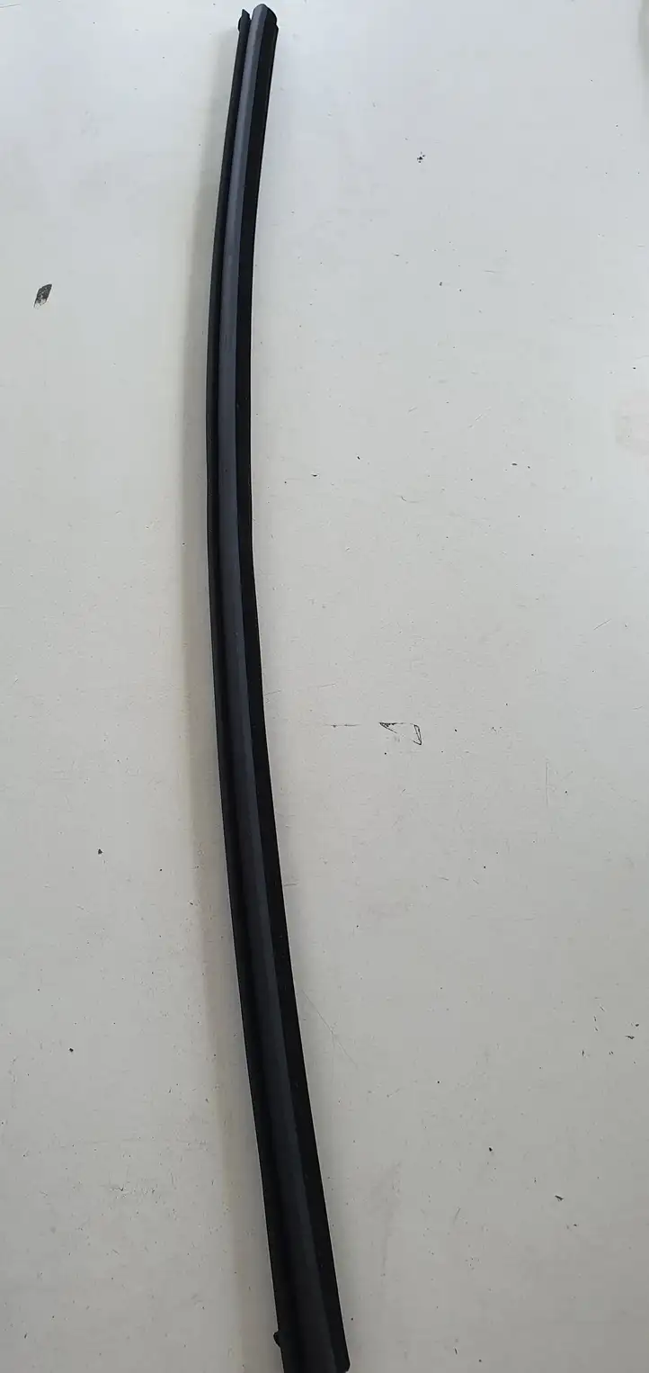 Hyundai ix35 (2009 - 2013) Уплотнитель стекла передней двери — фото 2