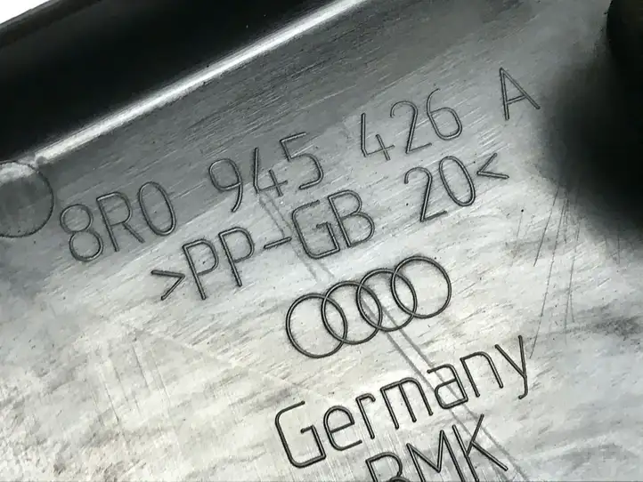 Audi Q5 SQ5 (2012 - 2017) 8R0945426A Отделка заднего фонаря — фото 3