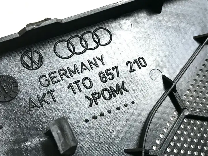 Volkswagen Touran II (2010 - 2016) 1T0857210 Накладка бокового динамика — фото 3