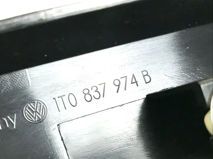 Volkswagen Touran II (2010 - 2016) 1T0837974B Пластиковая отделка зеркала — фото 3
