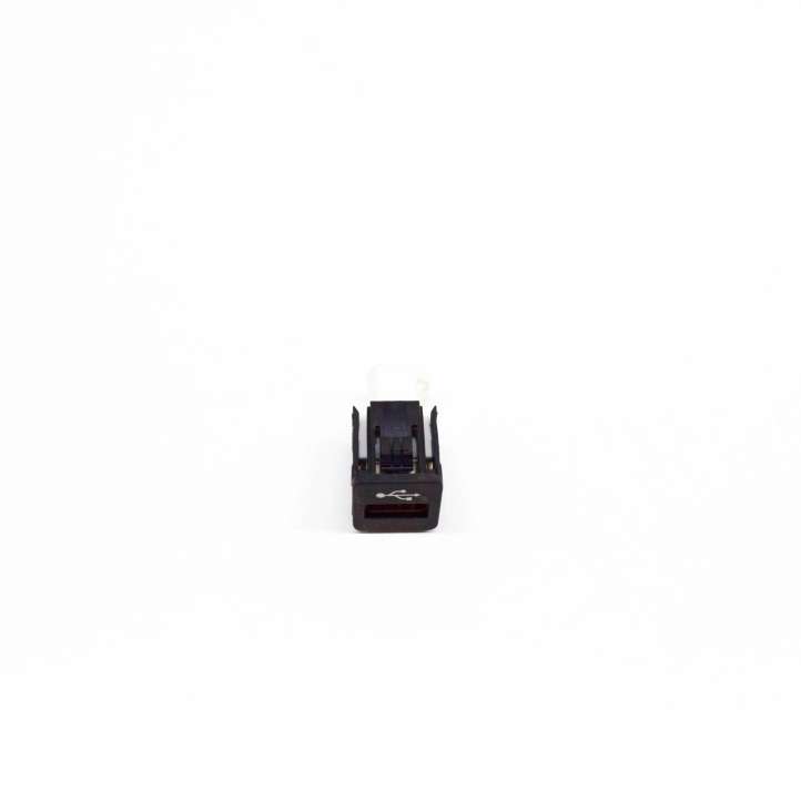 9229294 BMW X3 G01 USB jungtis