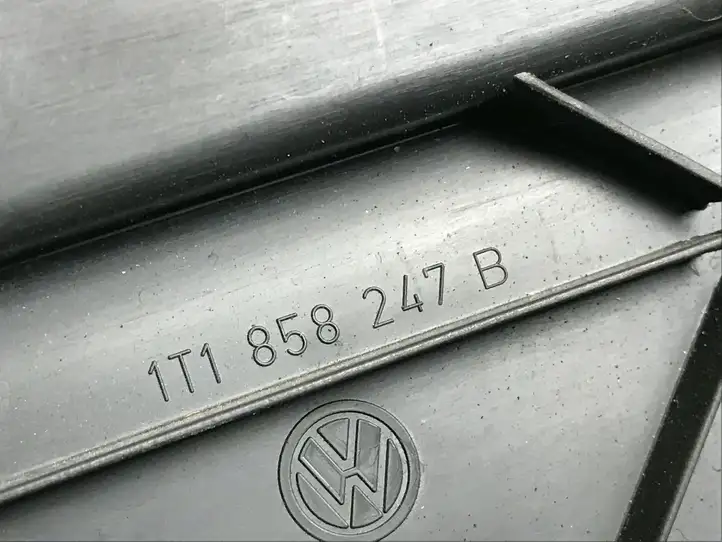 Volkswagen Touran II (2010 - 2016) 1T1858247B Боковая отделка панели приборов — фото 3