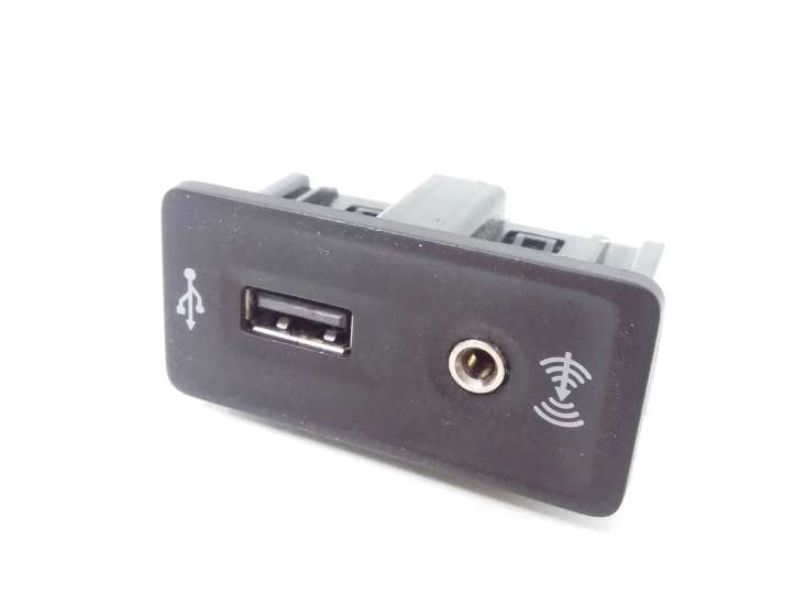 5G0035222C Volkswagen Golf VII USB jungtis