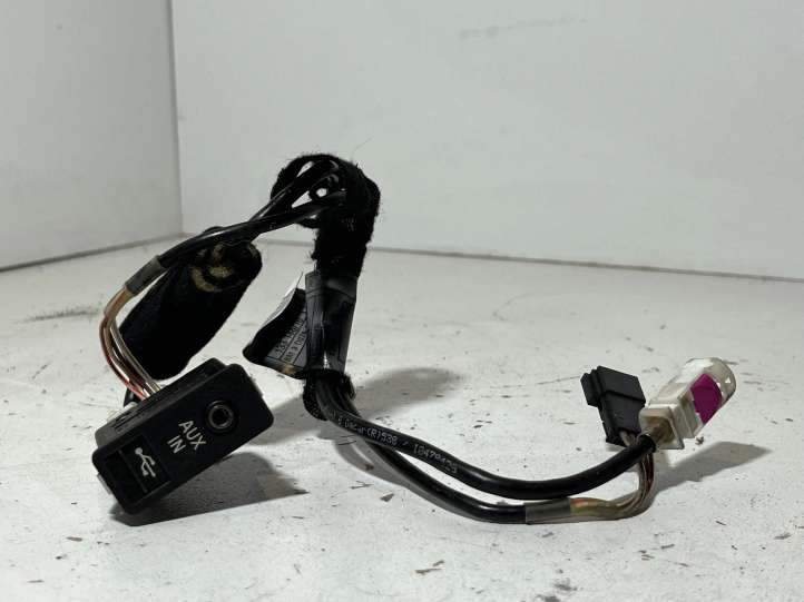 9237654 BMW 3 E90 E91 USB jungtis