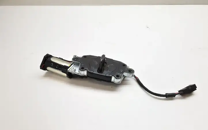 BMW X5 E70 (2006 - 2013) 51247175817 Актуатор замка задней двери — фото 3