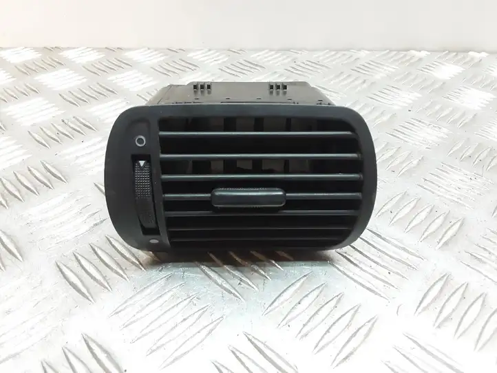 Audi A3/S3 8L (1996 - 2000) 8L0820901 Боковой воздушный дефлектор — фото 1