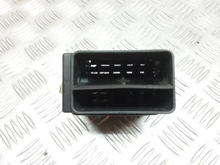 Audi A3/S3 8L (1996 - 2000) 8L0820901 Боковой воздушный дефлектор — фото 2