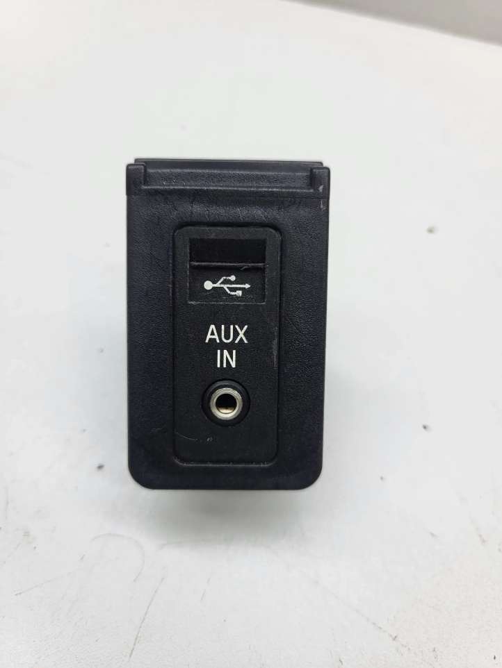 9138402 BMW 5 E60 E61 USB jungtis