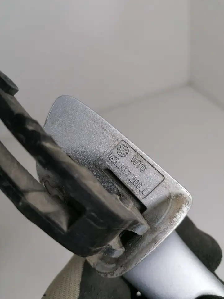 Volkswagen Golf VI (2009 - 2013) 1K8837206C Наружная ручка двери — фото 3