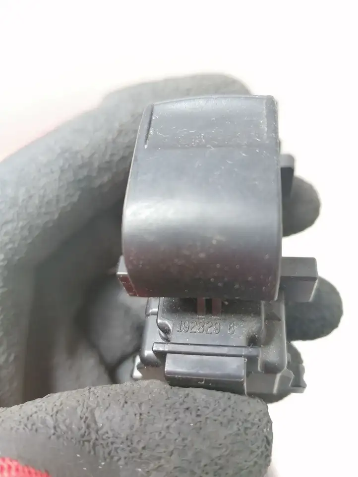 Toyota RAV 4 (XA30) (2006 - 2016) 192829 Блок кнопок стеклоподъемников — фото 2