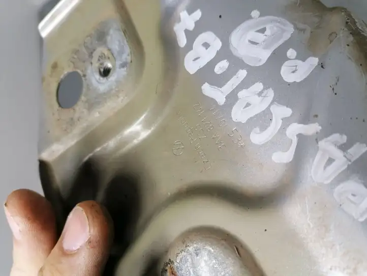 Volkswagen PASSAT B7 (2011 - 2014) 3AA821142 Крепление крыла — фото 2