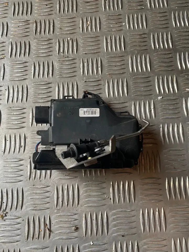Audi A4 S4 B6 8E 8H (2000 - 2006) 8E0839015C Замок задней двери — фото 1
