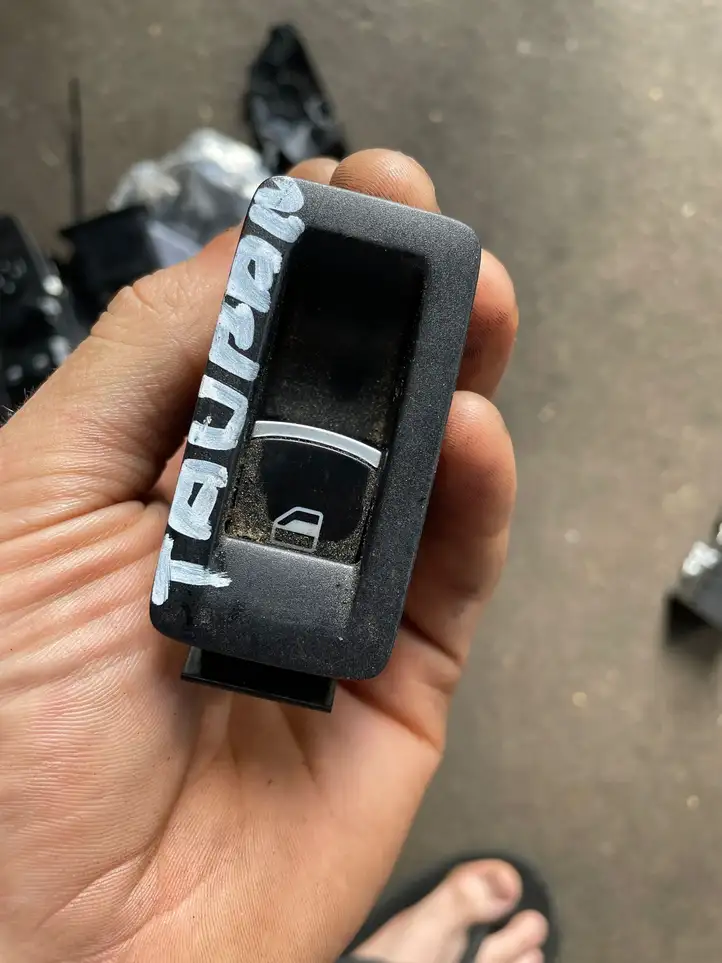 Volkswagen Touran I (2003 - 2010) 10091523 Блок кнопок стеклоподъемников — фото 1