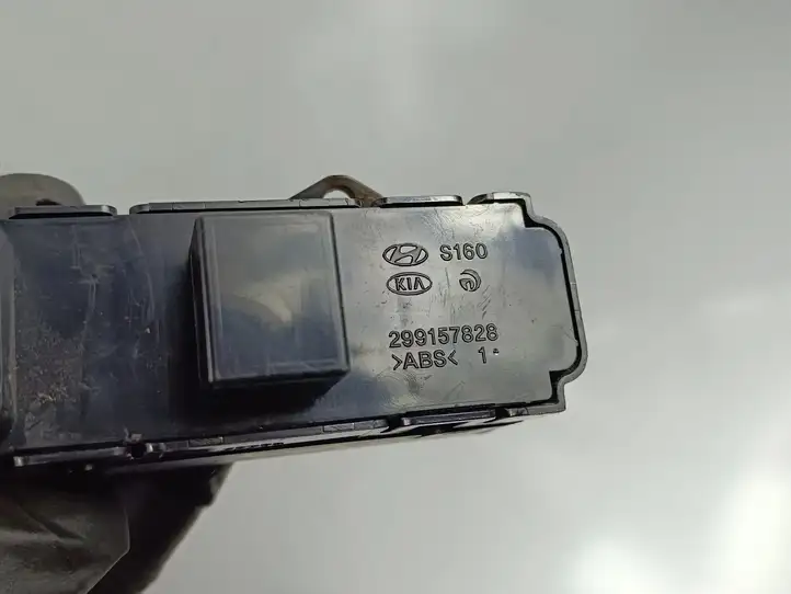Kia Sorento (2017 - 2020) 299157828 Кнопка открытия задней двери — фото 5