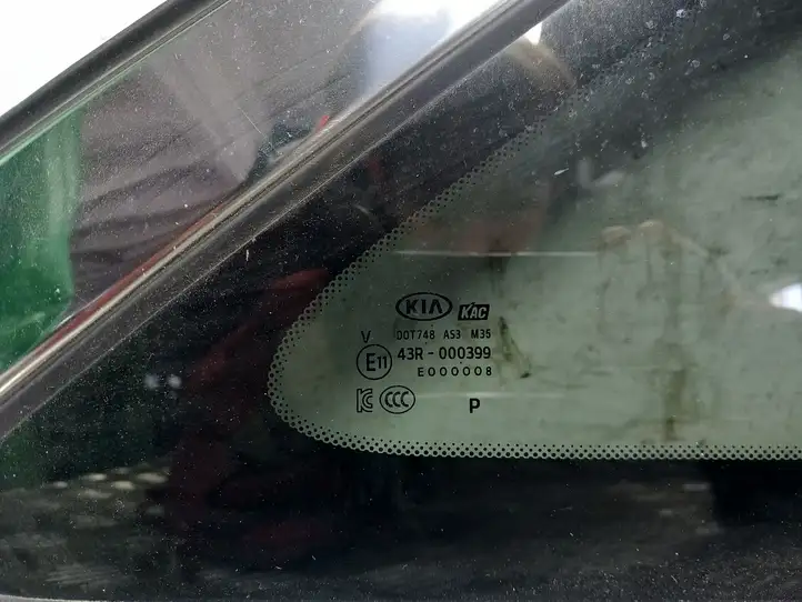 Kia Sorento (2017 - 2020) Заднее боковое стекло — фото 2