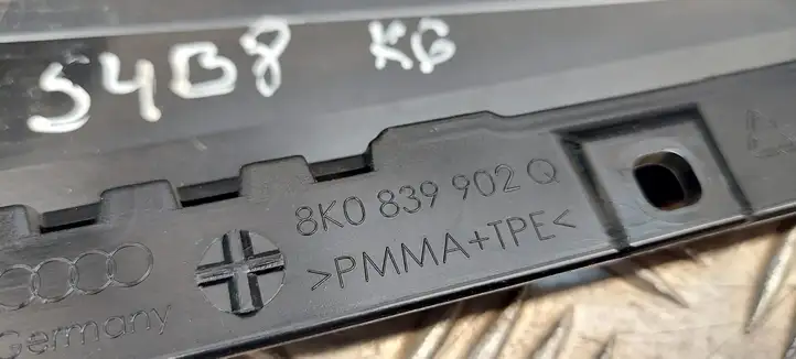 Audi A4 S4 B8 8K (2011 - 2015) 8K0839902Q Накладка стекла задней двери — фото 2