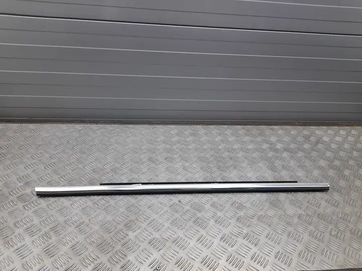 Audi Q5 SQ5 (2012 - 2017) 8R0853763F Накладка стекла задней двери — фото 1