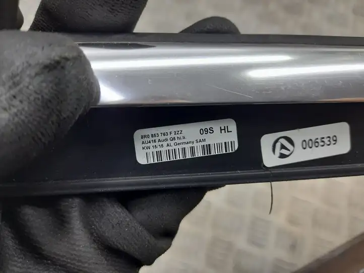 Audi Q5 SQ5 (2012 - 2017) 8R0853763F Накладка стекла задней двери — фото 2
