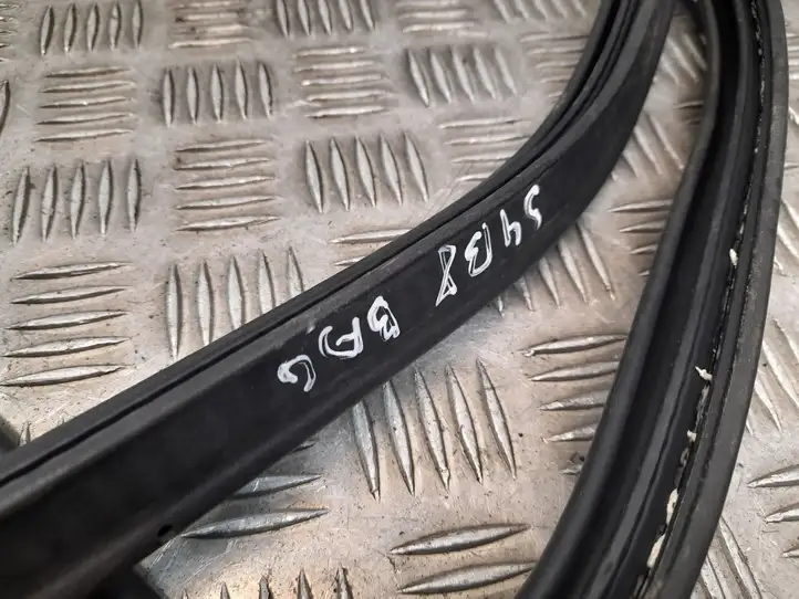 Audi A4 S4 B8 8K (2011 - 2015) 8K5827705C Уплотнитель багажной двери (кузов) — фото 2