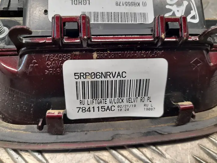 Chrysler Pacifica (2016 - ) 5RP06NRVAC Ручка крышки багажника — фото 4