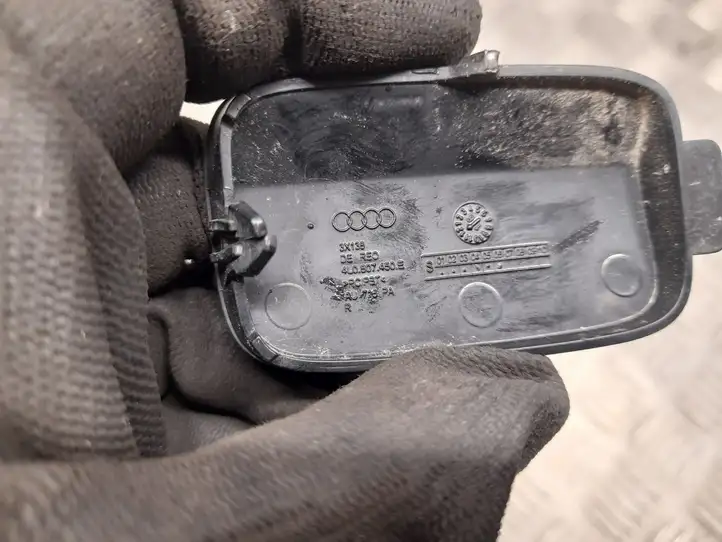 Audi Q7 4L (2009 - 2015) 4L0807450E Заглушка буксировочной петли бампера — фото 4