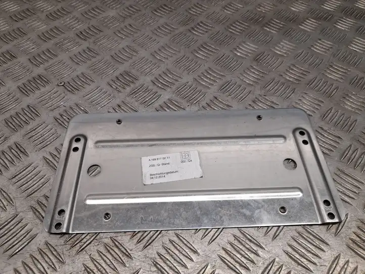 Mercedes-Benz E A207 (2010 - 2017) A1698170211 Рамка номерного знака — фото 3