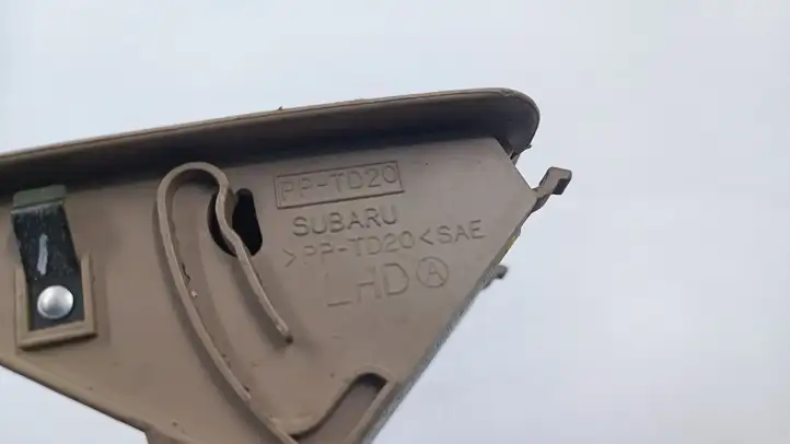Subaru Outback (1998 - 2003) Вещевой ящик — фото 3