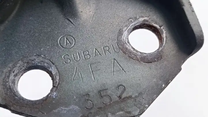 Subaru Outback (1998 - 2003) 4FA352 Верхняя петля передней двери — фото 3