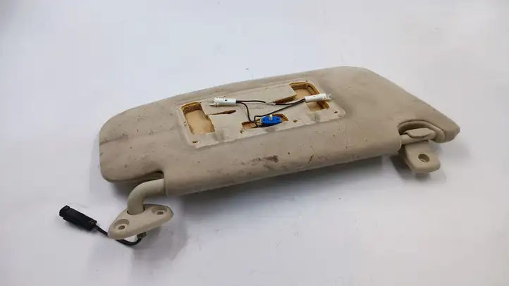 Subaru Outback (1998 - 2003) Солнцезащитный козырек — фото 2