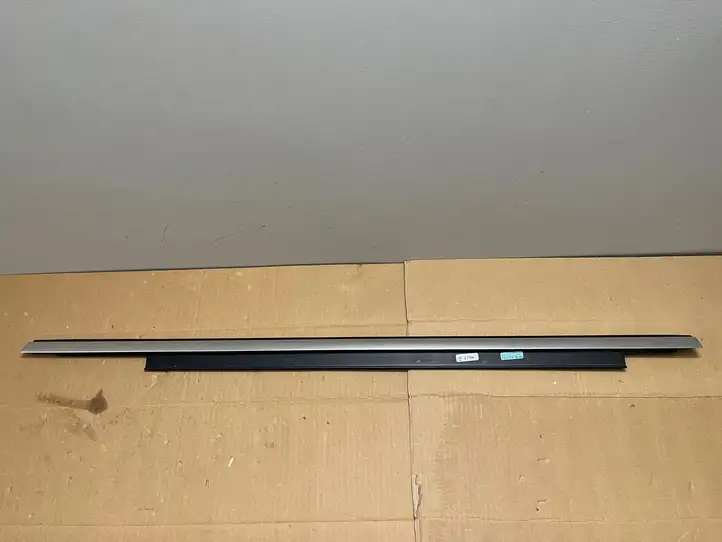 Audi Q5 SQ5 (2008 - 2012) 8R0853764F Накладка стекла задней двери — фото 1