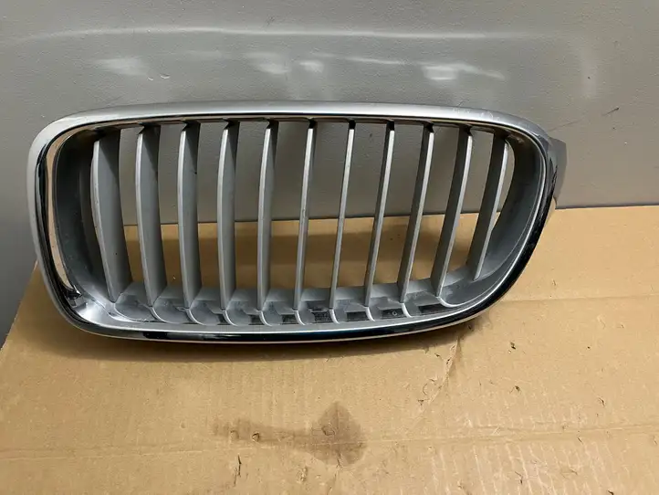 BMW 3 F30 F35 F31 (2012 - 2018) 7255411 Передняя решетка — фото 1