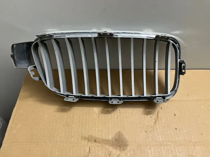 BMW 3 F30 F35 F31 (2012 - 2018) 7255411 Передняя решетка — фото 3