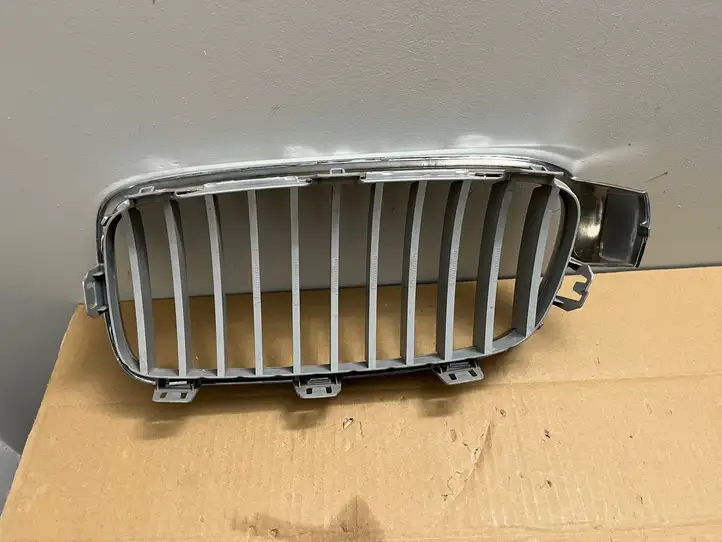 BMW 3 F30 F35 F31 (2012 - 2018) 7255412 Передняя решетка — фото 3