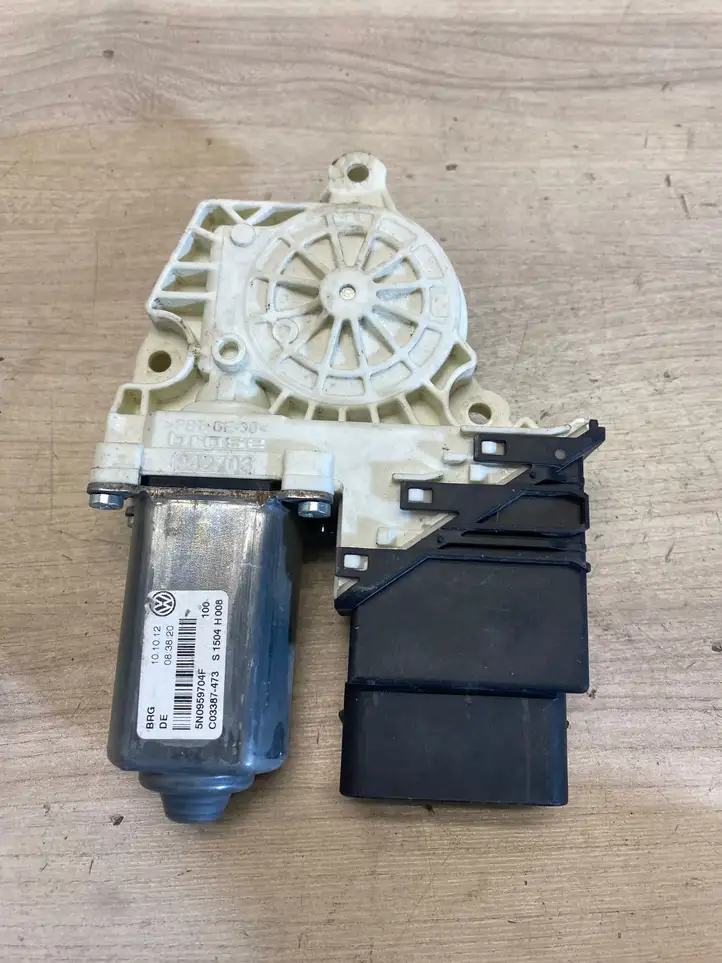 Volkswagen Tiguan (2007 - 2011) 5n0959704f Стеклоподъемник задней двери — фото 1