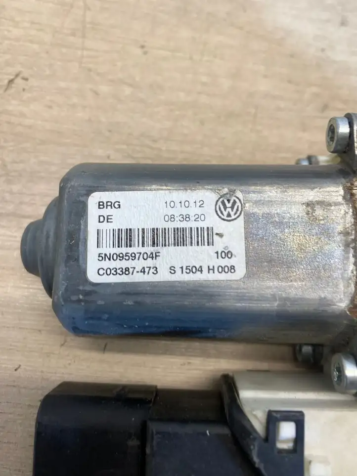 Volkswagen Tiguan (2007 - 2011) 5n0959704f Стеклоподъемник задней двери — фото 4