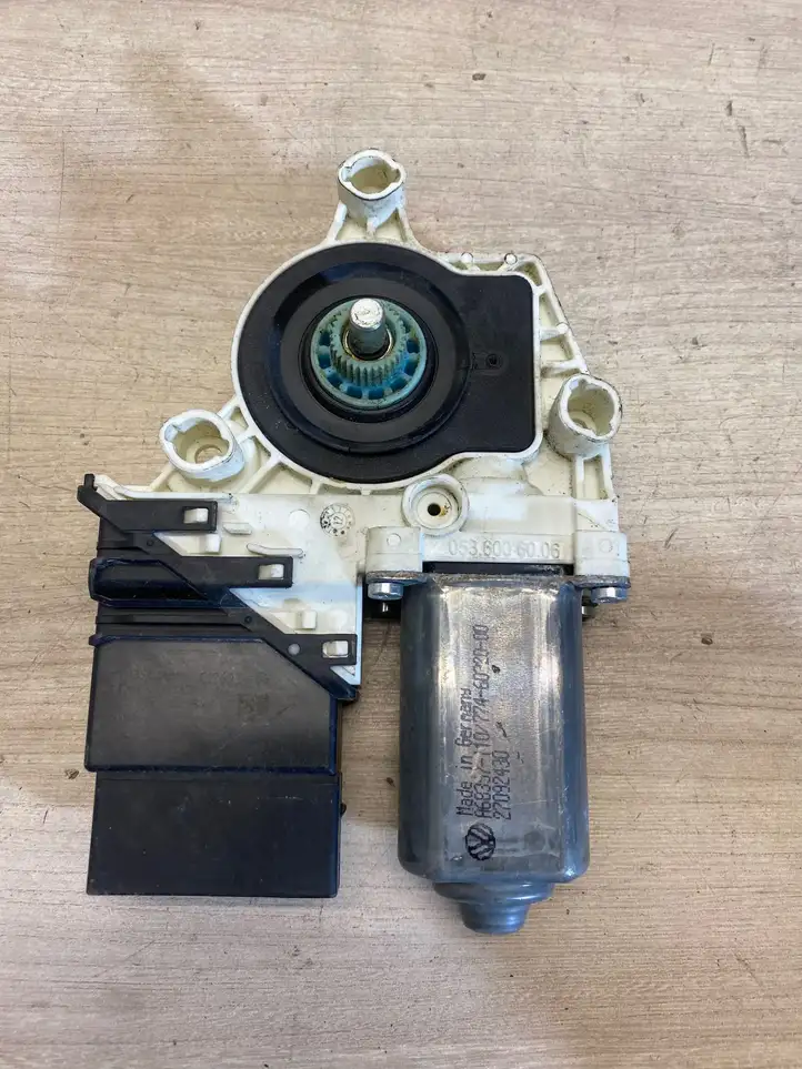 Volkswagen Tiguan (2007 - 2011) 5n0959704f Стеклоподъемник задней двери — фото 6