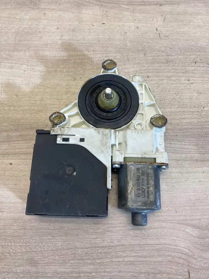 Volkswagen Tiguan (2007 - 2011) 5n0959704f Стеклоподъемник задней двери — фото 7