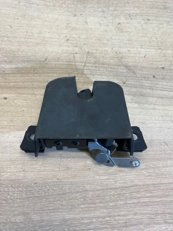 Volkswagen Caddy (2004 - 2010) 2k0827505f Замок крышки багажника — фото 4