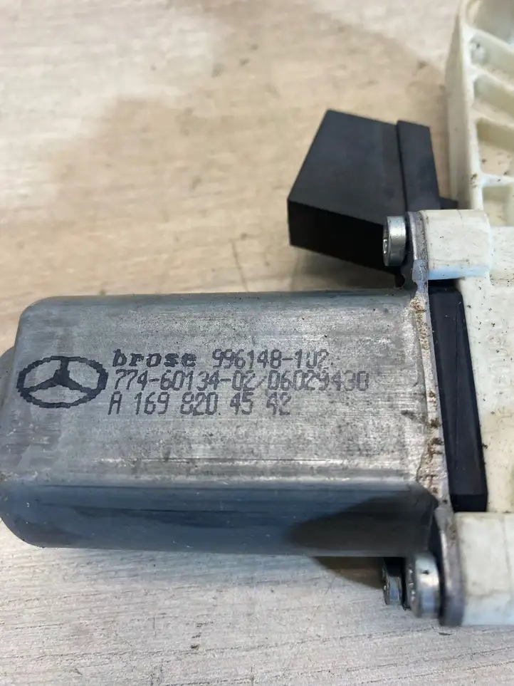 Mercedes-Benz A W169 (2004 - 2012) A1698204542 Стеклоподъемник задней двери — фото 2