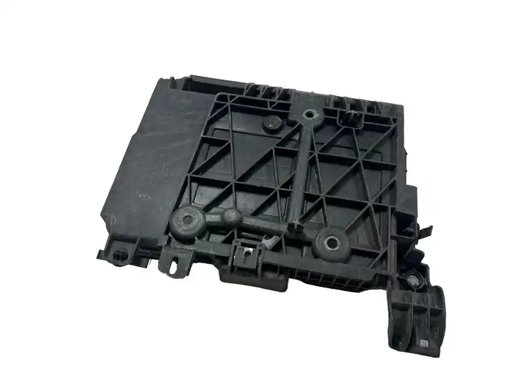 Renault Scenic II - Grand scenic II (2006 - 2009) 8200437409 Площадка аккумулятора — фото 2