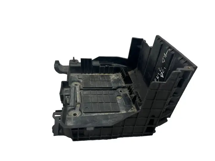 Renault Scenic II - Grand scenic II (2006 - 2009) 8200437409 Площадка аккумулятора — фото 4