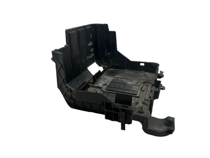 Renault Scenic II - Grand scenic II (2006 - 2009) 8200467409 Площадка аккумулятора — фото 3