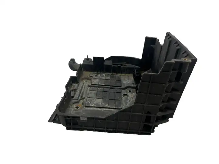 Renault Scenic II - Grand scenic II (2006 - 2009) 8200467409 Площадка аккумулятора — фото 6