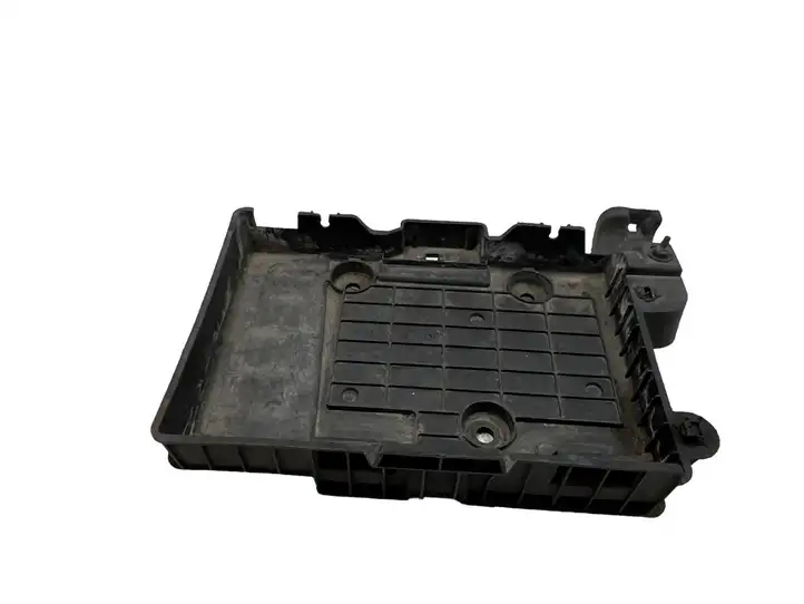 Renault Scenic II - Grand scenic II (2003 - 2006) 8200166032 Площадка аккумулятора — фото 1
