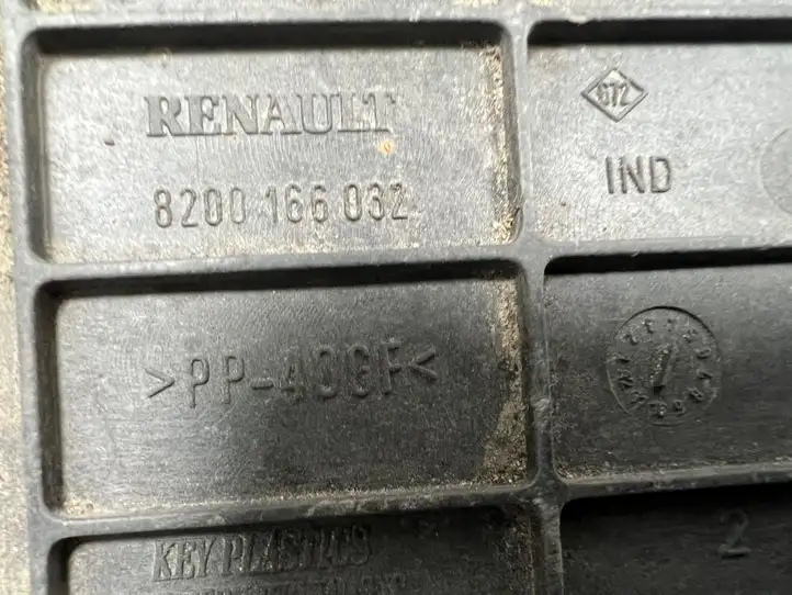 Renault Scenic II - Grand scenic II (2003 - 2006) 8200166032 Площадка аккумулятора — фото 6