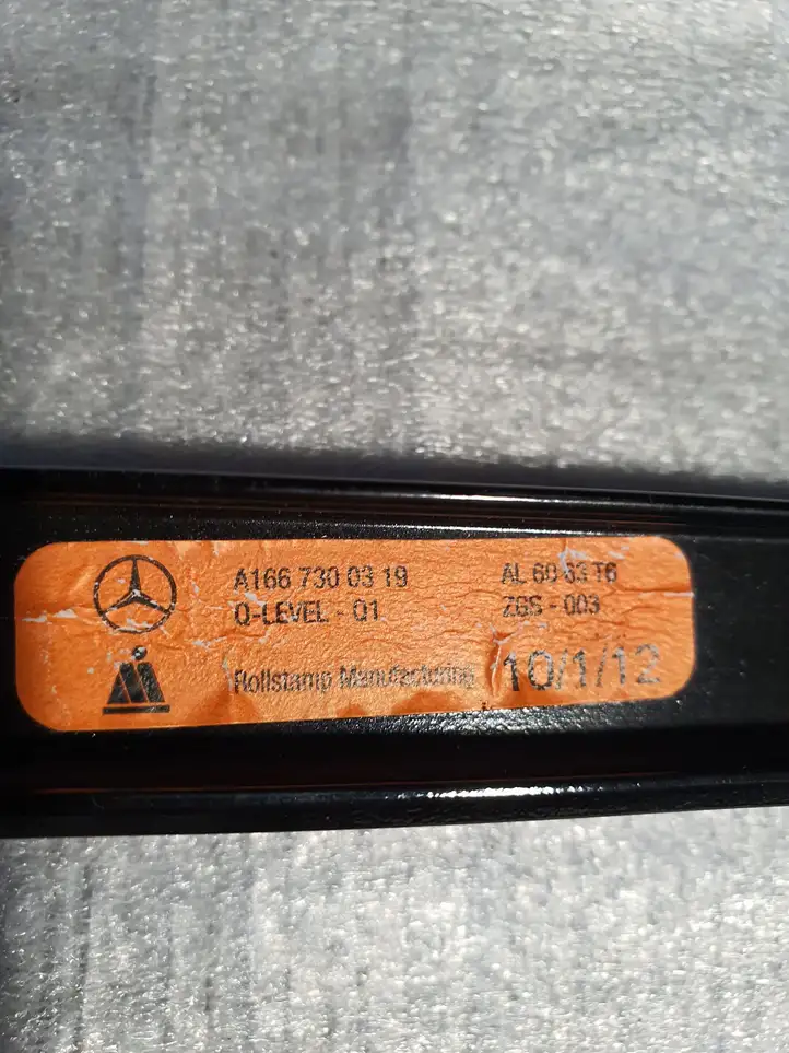 Mercedes-Benz GL X166 (2013 - 2019) A1667300319 Прочая отделка задней двери — фото 2