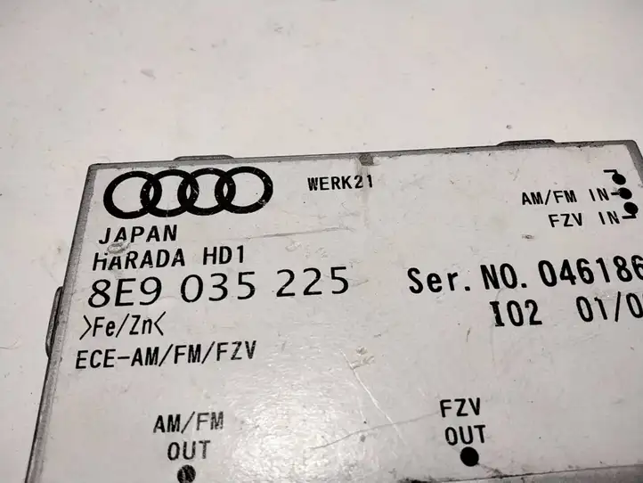 Audi A4 S4 B6 8E 8H (2000 - 2006) 8E9035225 Усилитель антенны — фото 2