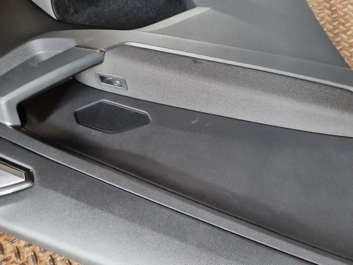 Volkswagen Tiguan Allspace (2017 - ) 5NN867211ALT Обшивка задней двери — фото 5